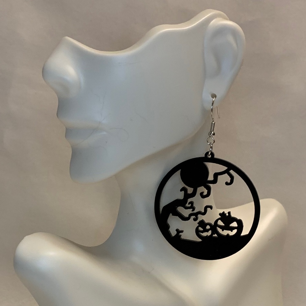 NWT! Black Round Acrylic Halloween Jack O’Lanterns with Dead Tree Earrings!